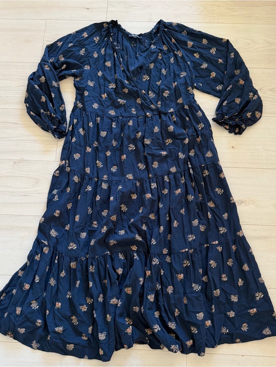 Madewell Dresses & Skirts - Madewell Navy Floral Tiered Midi Dress